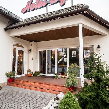 Hotel Squash Centrum Prievidza Buitenkant foto