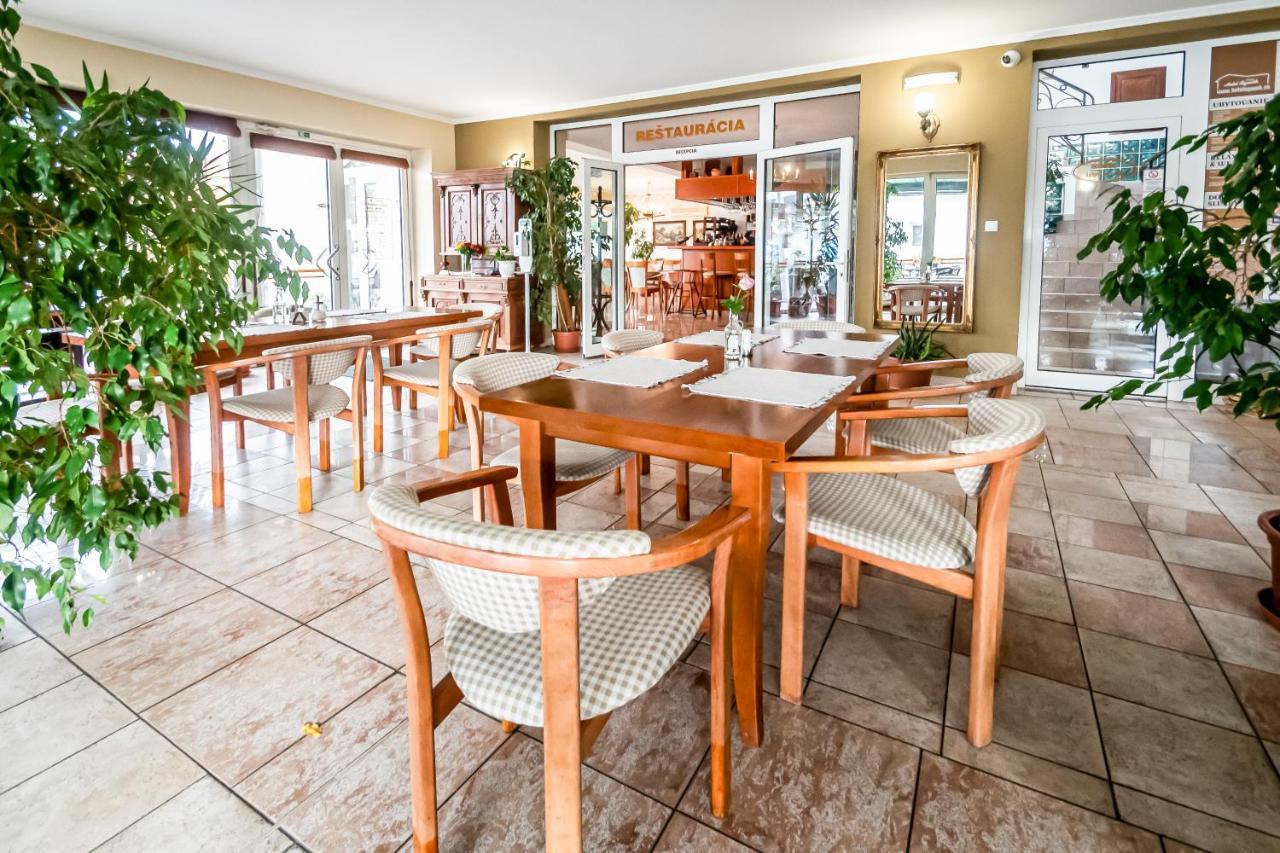 Hotel Squash Centrum Prievidza Buitenkant foto
