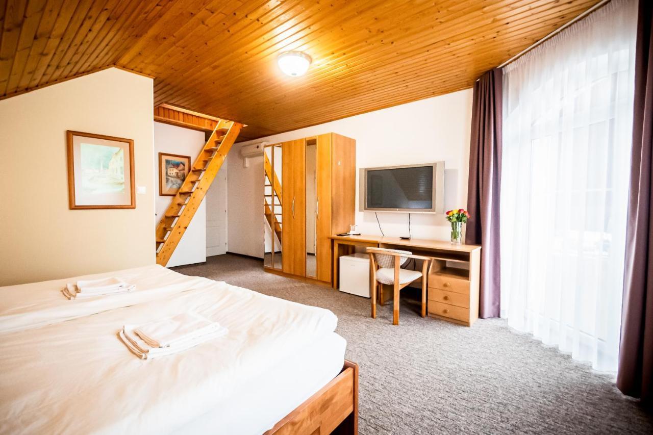 Hotel Squash Centrum Prievidza Buitenkant foto