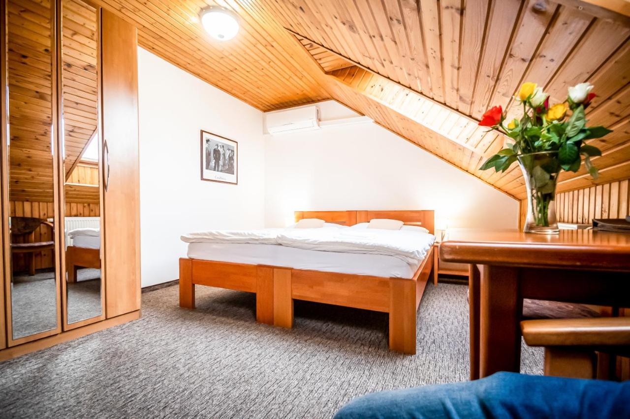 Hotel Squash Centrum Prievidza Buitenkant foto