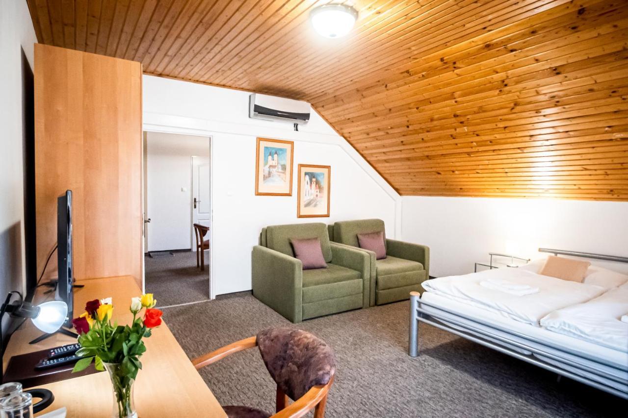 Hotel Squash Centrum Prievidza Buitenkant foto