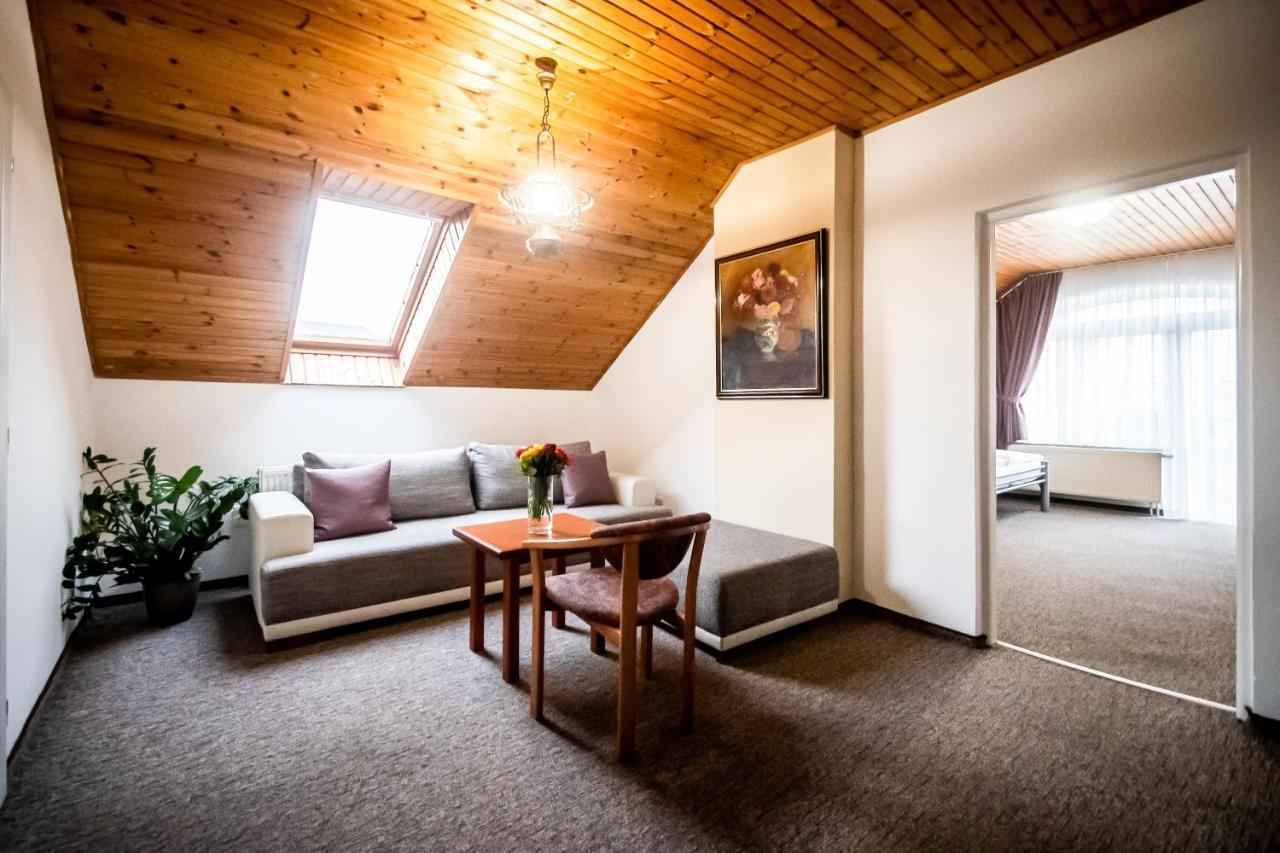Hotel Squash Centrum Prievidza Buitenkant foto