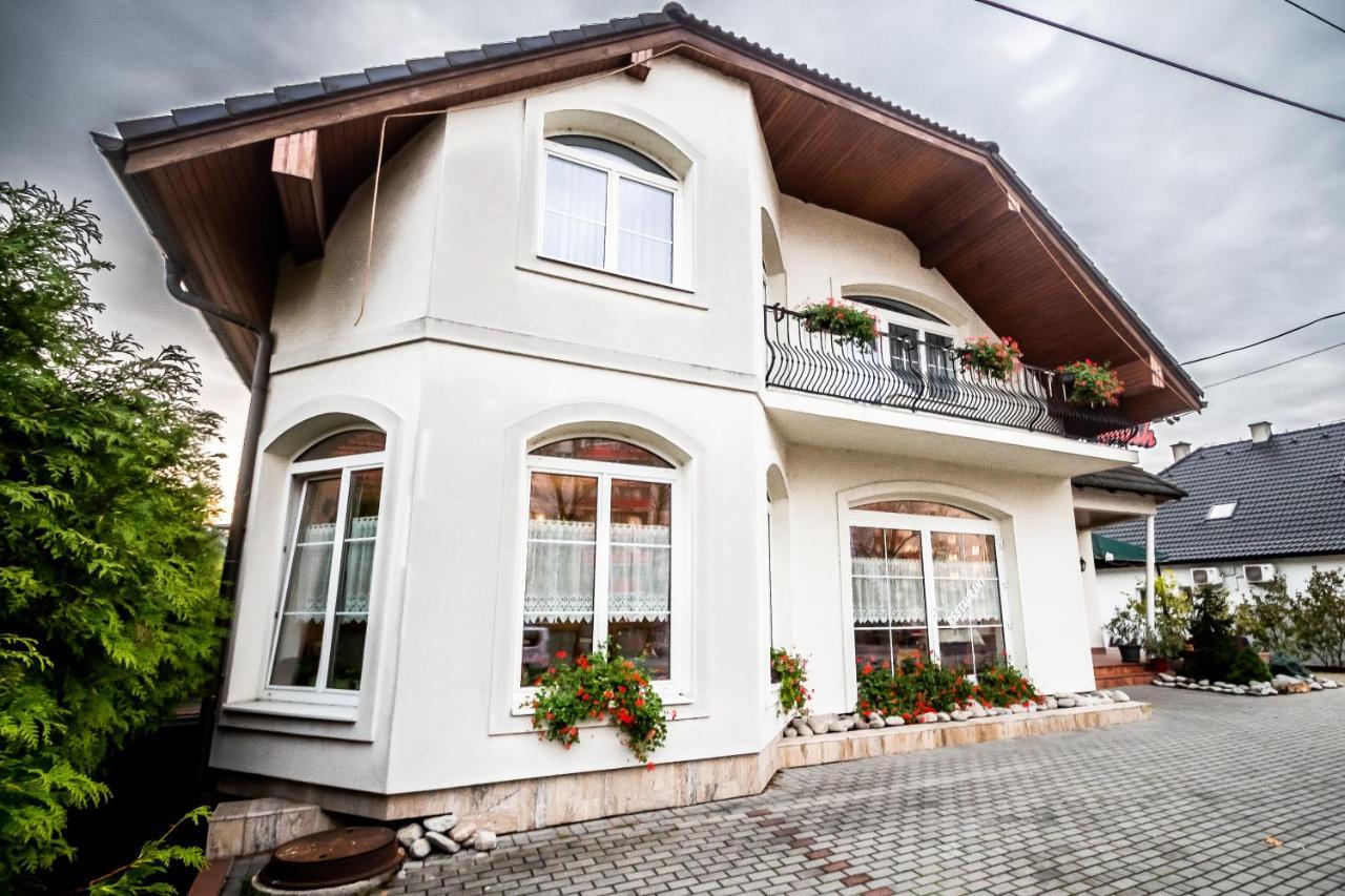 Hotel Squash Centrum Prievidza Buitenkant foto