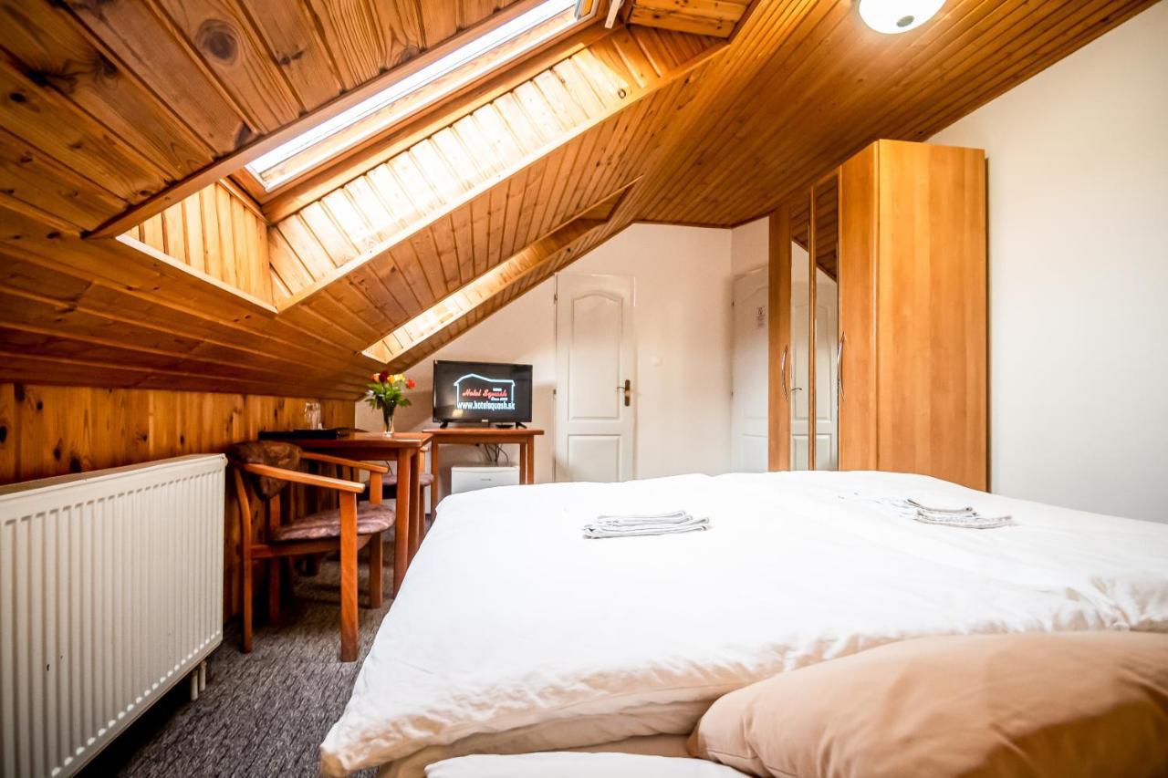 Hotel Squash Centrum Prievidza Buitenkant foto