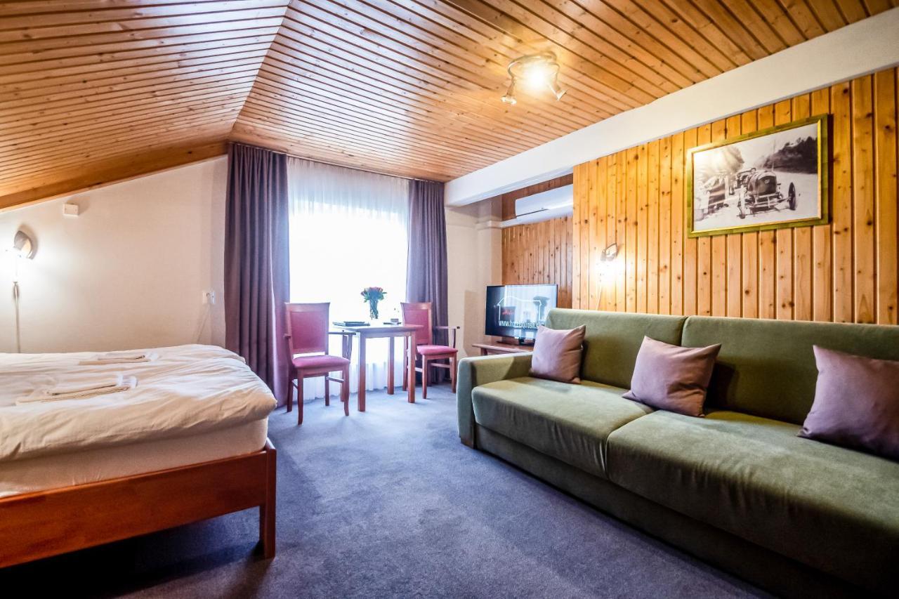 Hotel Squash Centrum Prievidza Buitenkant foto