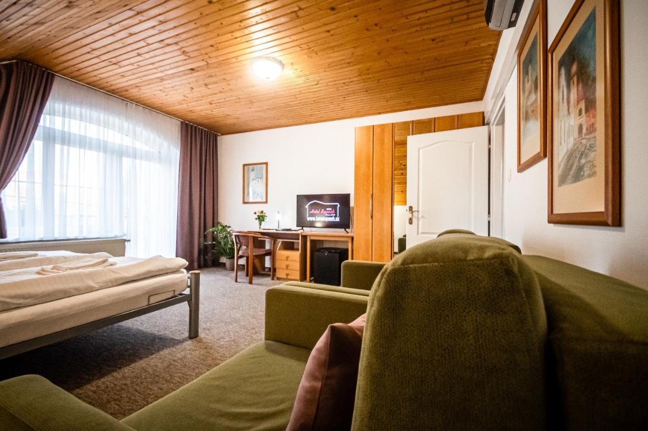 Hotel Squash Centrum Prievidza Buitenkant foto