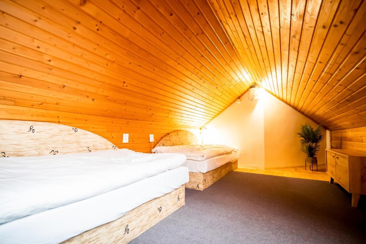 Hotel Squash Centrum Prievidza Buitenkant foto