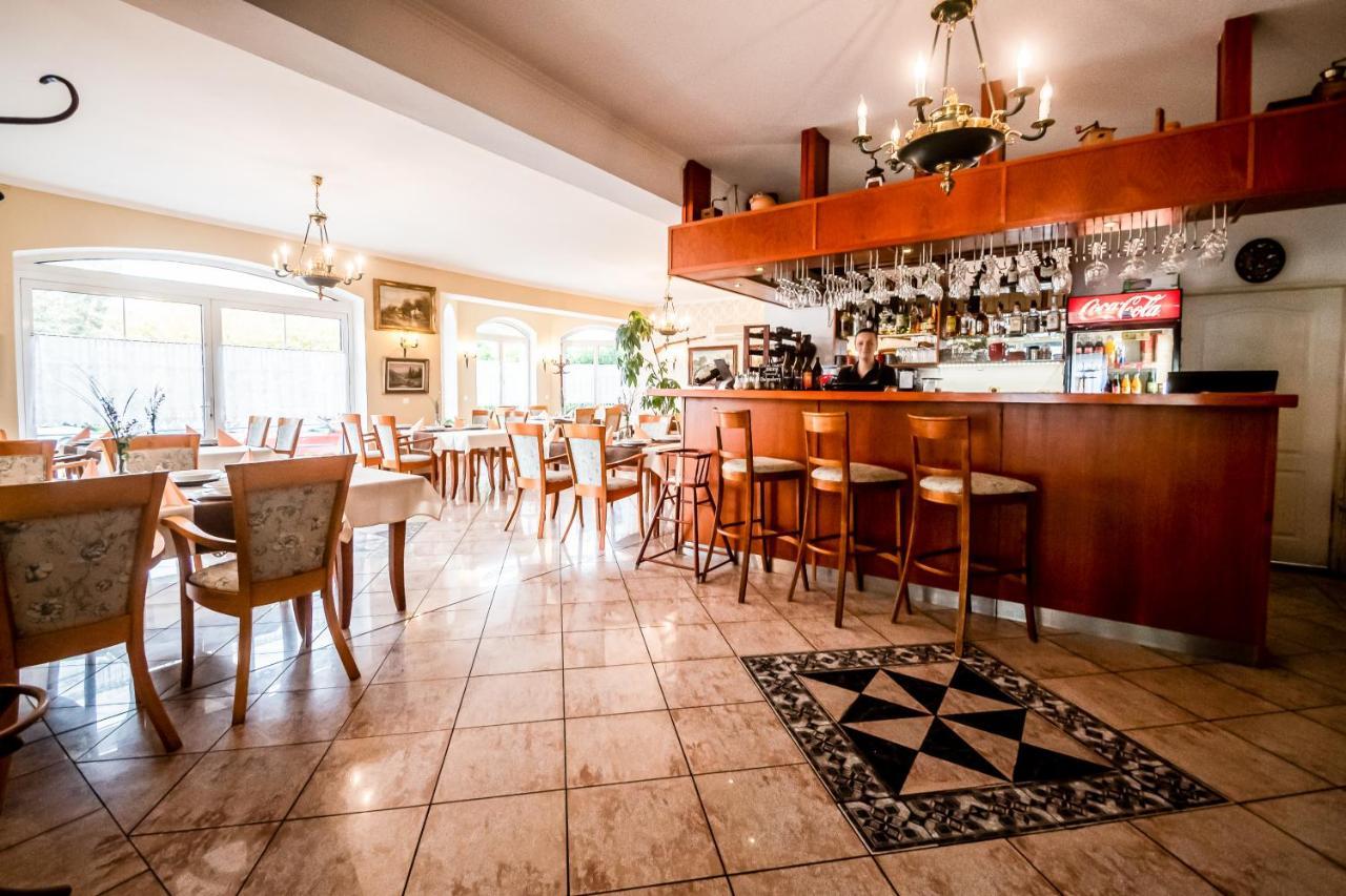 Hotel Squash Centrum Prievidza Buitenkant foto