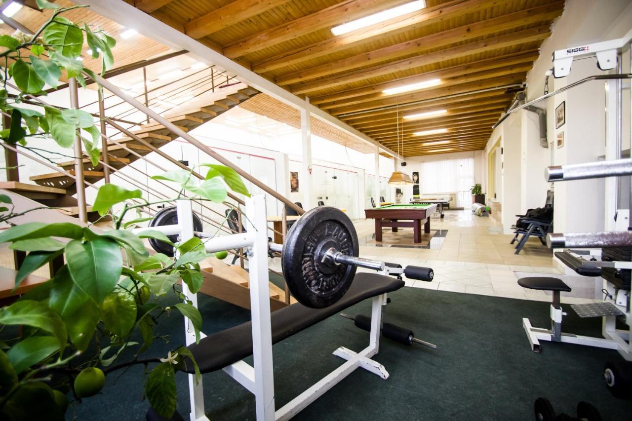 Hotel Squash Centrum Prievidza Buitenkant foto