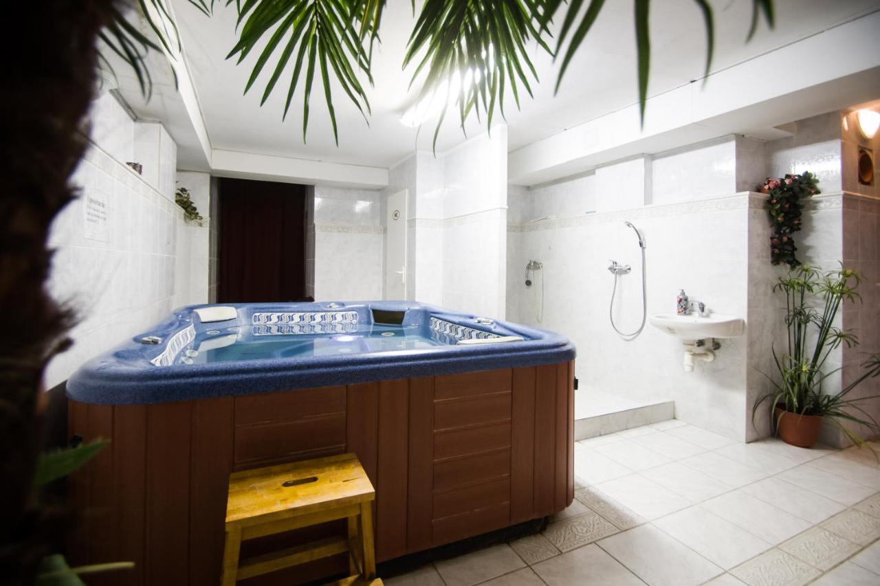 Hotel Squash Centrum Prievidza Buitenkant foto
